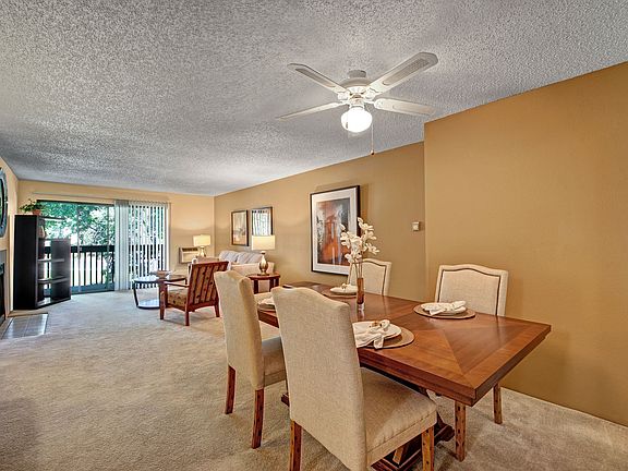 Eagle Ridge Apartment Living & Dining Area