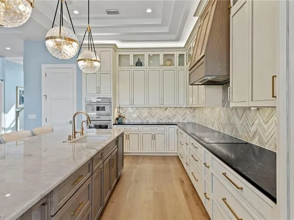 211 San Mateo DR, BONITA SPRINGS, FL 34134