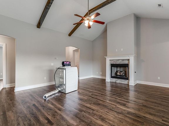3rd image of 499 Concho St