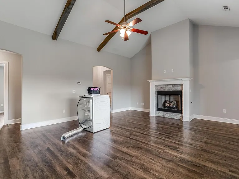 499 Concho St — Photo 3