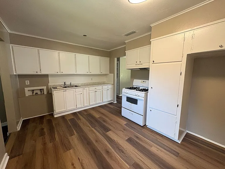 3044 Amherst St — Photo 5