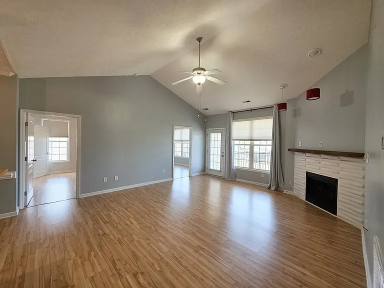 1324 Kershaw Loop #206 — Photo 5