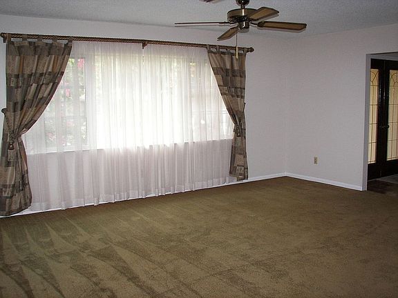 Living Room/Foyer