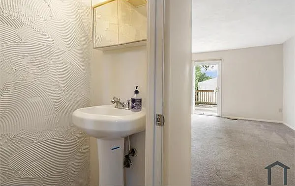 27 Bohn Ct — Photo 6