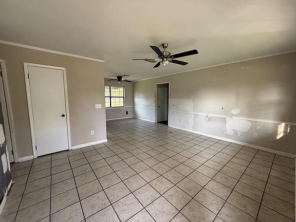 2nd image of 204 Begonia Dr