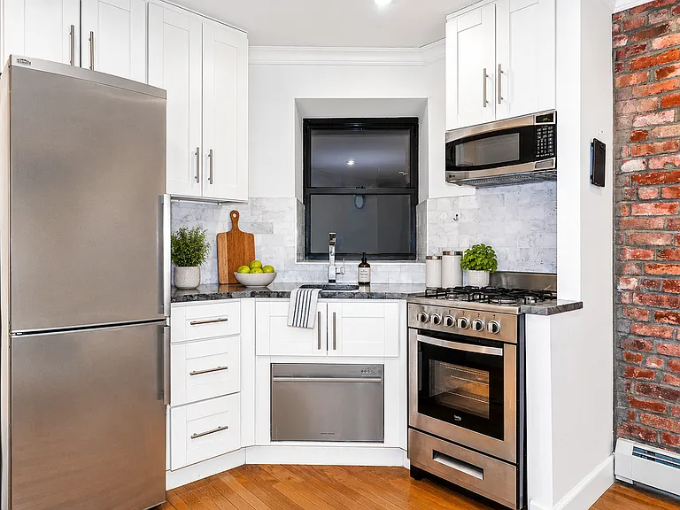 143 W 4th St #B3 — Photo 3