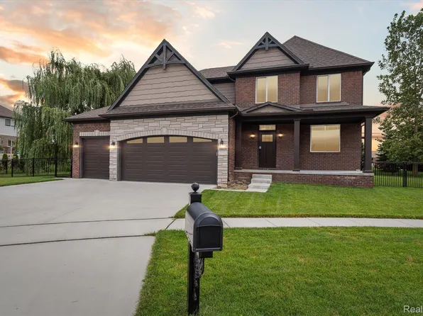 26609 Bronx Dr, Chesterfield, MI 48051