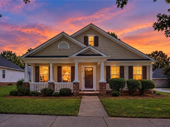 118 Parkview Ln, Bermuda Run, NC 27006
