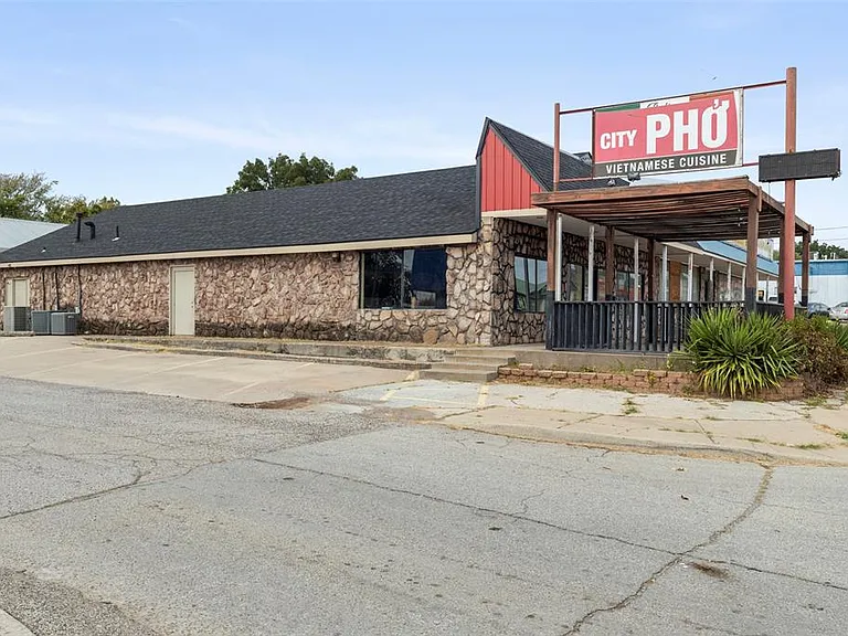 327 S Green Ave — Photo 1
