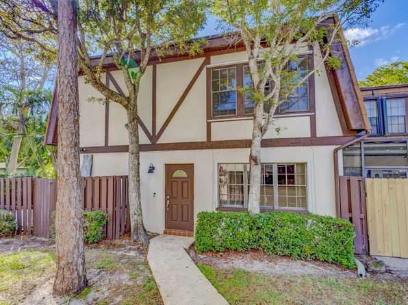 128 Weybridge B Circle #B, Royal Palm Beach, FL 33411