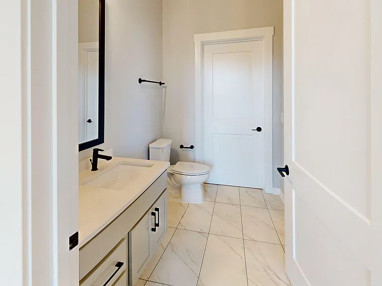 1C-4th-5th-Bathroom 1C-4th-5th-Bathroom