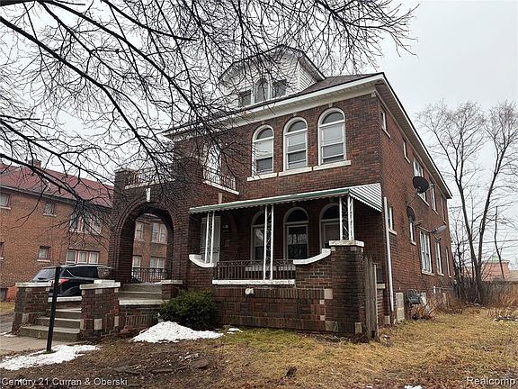 3rd image of 2683 Clements St