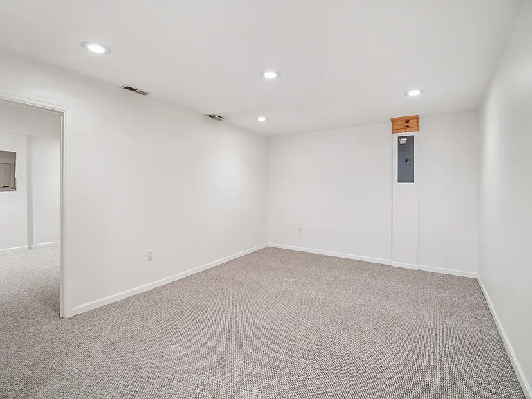 7489 Fitzroy Ct — Photo 36