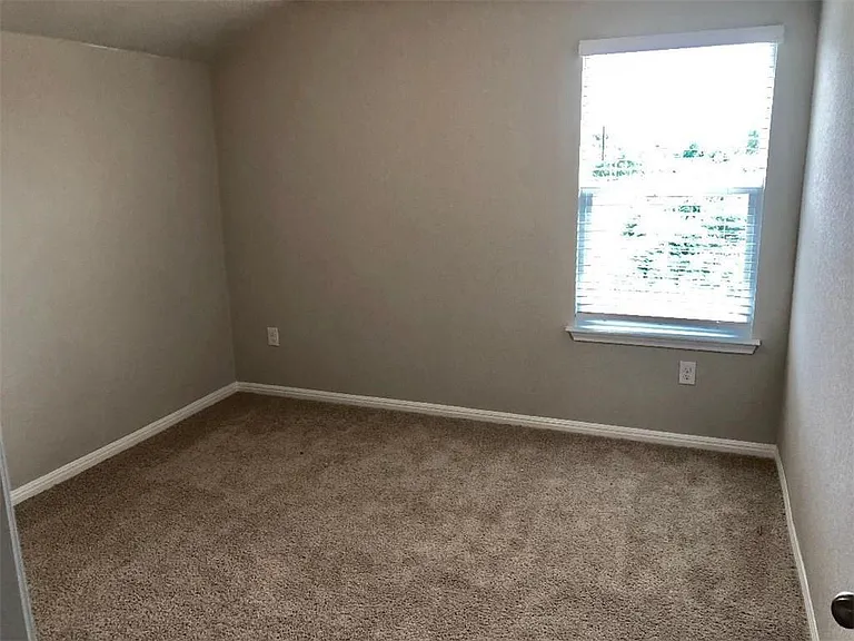 10701 Seguin Rd — Photo 16