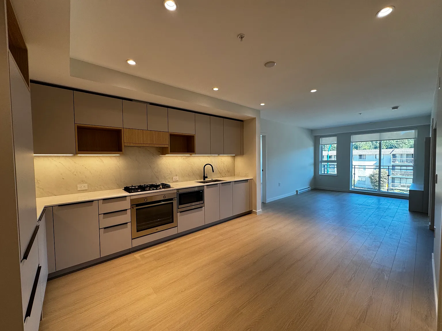 2 bed, 1065 sqft, $3,090 — Photo 2