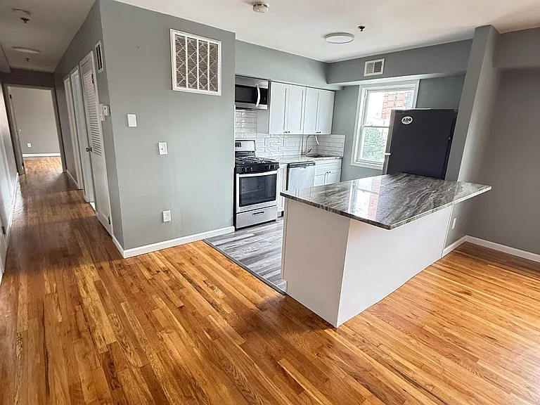 701 22nd St #3B — Photo 7