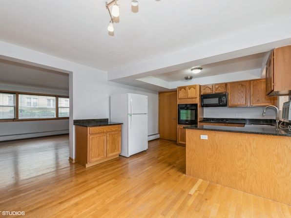 50 West Ave #1N, Riverside, IL 60546