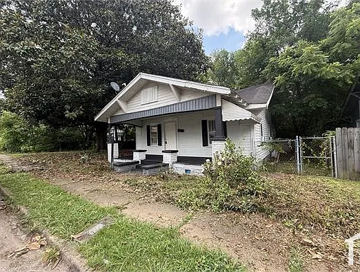 1047 Jackson Blvd — Photo 1