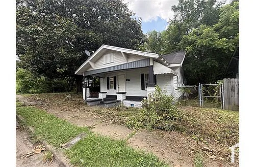 1047 Jackson Blvd Photo 1