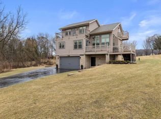 1646 N Friess Lake Dr, Hubertus, WI 53033