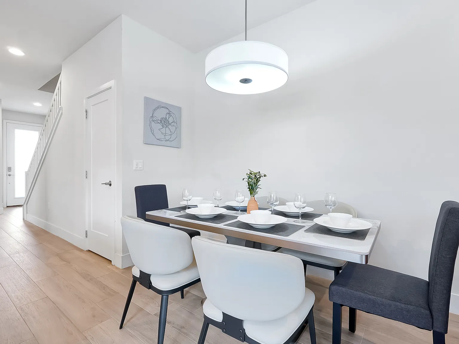 4 bed, 2256 sqft, $3,000 — Photo 3