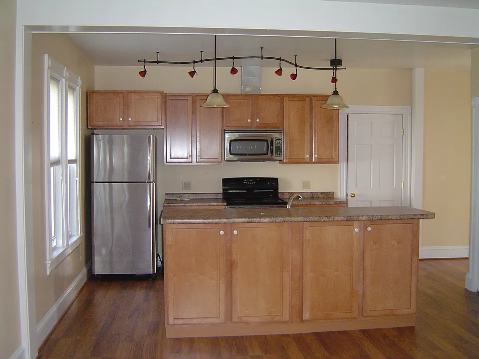 104 Limerock St #104