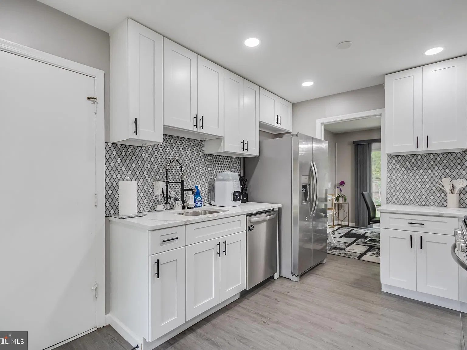 4 bed, 2.5 bath, 2029 sqft, $3,500 — Photo 4