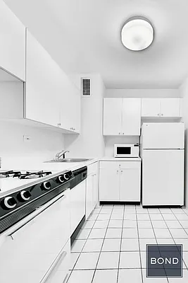 Sold by Bond New York | media 5