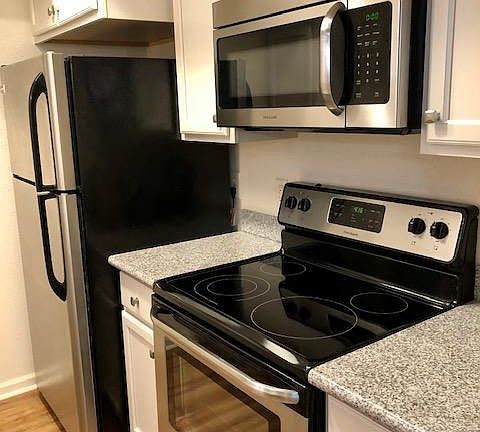 4th image of 3121 Johnston St APT 213