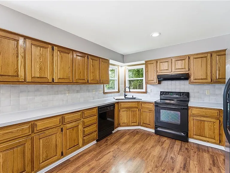 11811 Slater St — Photo 4