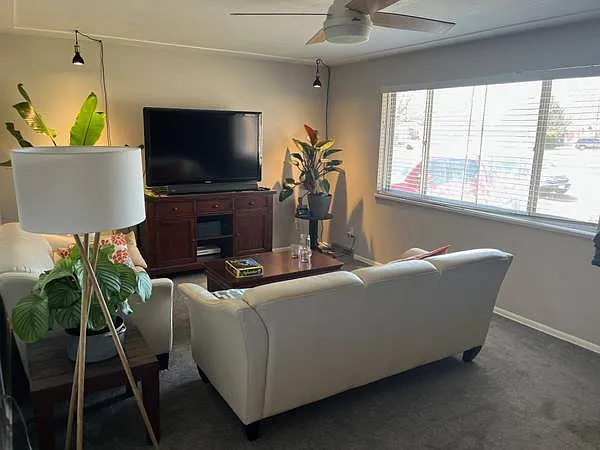 5 bed, 2400 sqft, $650 — Photo 3