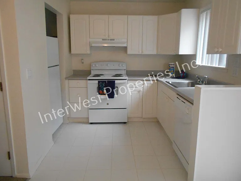 16705 NE Halsey St #109 — Photo 7