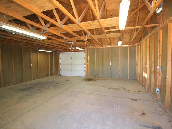 4th image of 19455 W Clarendon Ave