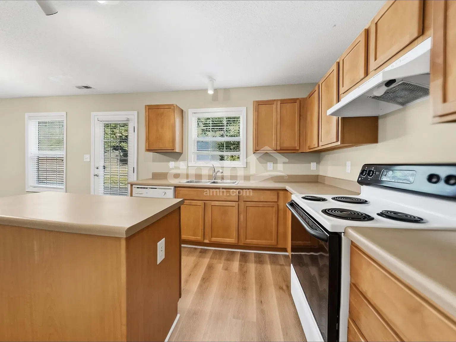 3 bed, 2.5 bath, 1847 sqft, $2,095 — Photo 3