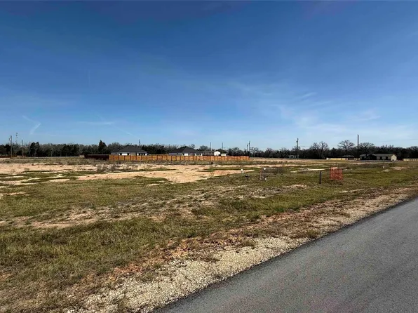 120 Las Alturas Dr, Elgin, TX 78621