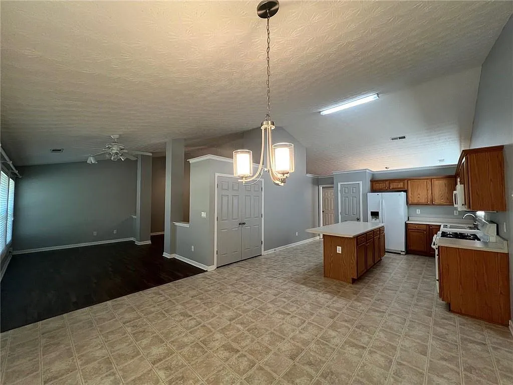 5 bed, 2538 sqft, $2,250 — Photo 4