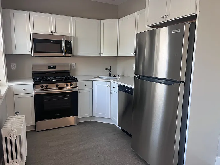 3528 N Oakland Ave #4 — Photo 2