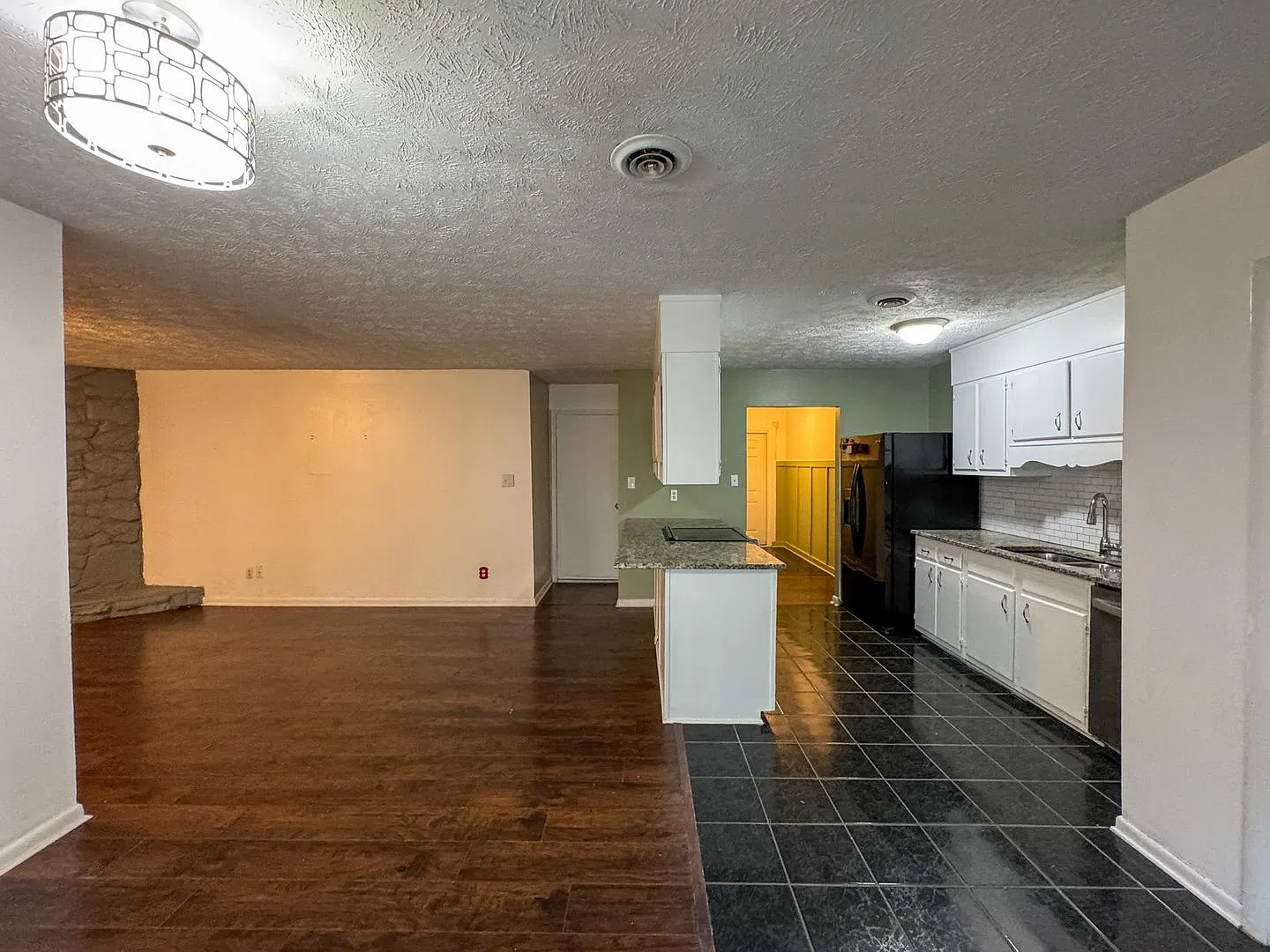 Spacious 3 Bed 2 Bath Ranch with Fenced Yard — Photo 2