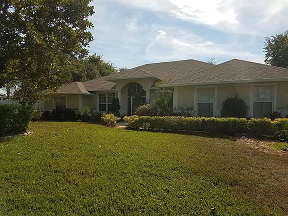 4th image of 10633 Versailles Blvd