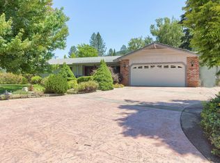 105 Saradan Ln, Grants Pass, OR 97527