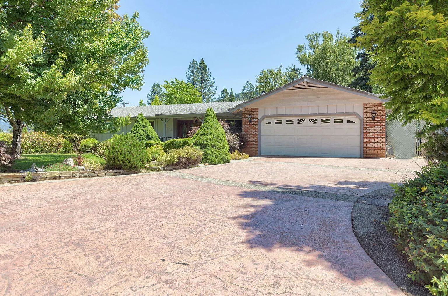 105 Saradan Ln photo 1