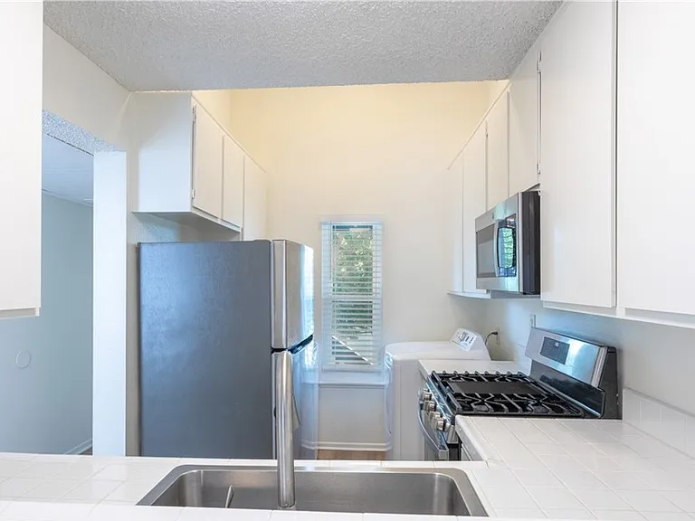 305 Orange Blossom — Photo 14