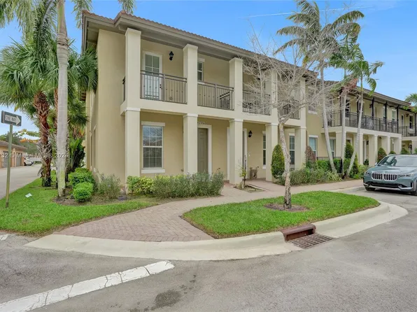 14706 SW 12th St, Pembroke Pines, FL 33027