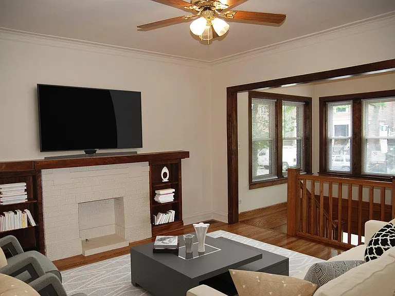 1535 West Addison — Photo 8