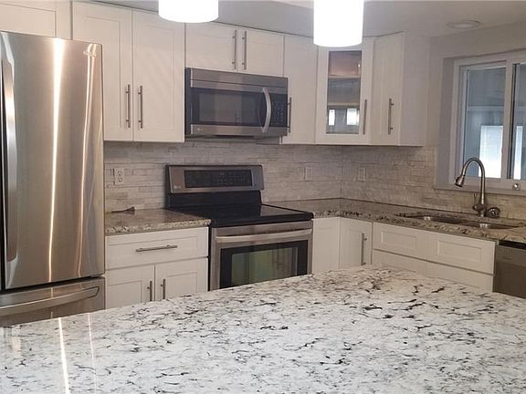 3rd image of 934 Wilmington Dr