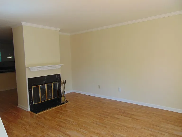 2827 Hazelwood Dr — Photo 5