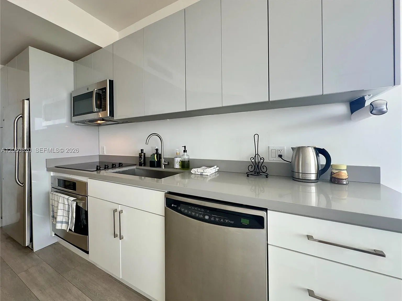 Ivy Condo — Photo 3
