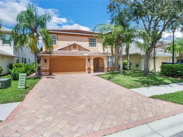 8271 Laurel Lakes Way, Naples, FL 34119