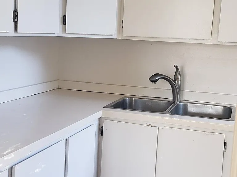 1527 Belmont Ave — Photo 18