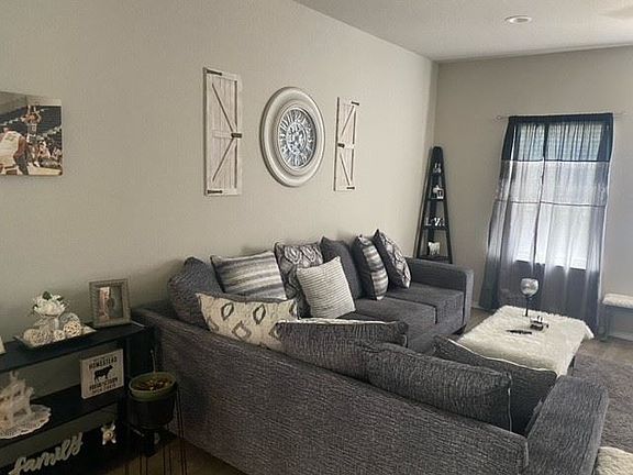 4th image of 1418 Green Leaf Dr